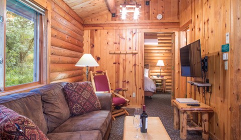 The living room of a cabin for rent near Glacier National Park. 