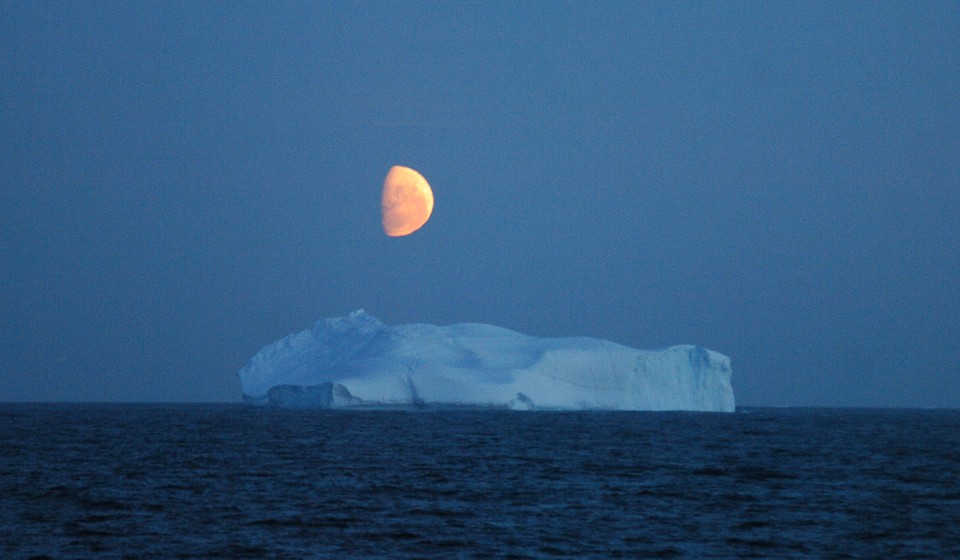 Moon rise from the cruise to Antarctica