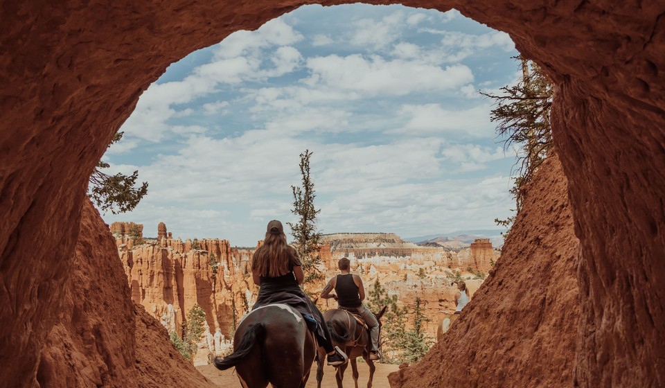 Horse riding through the Bryce Canyon